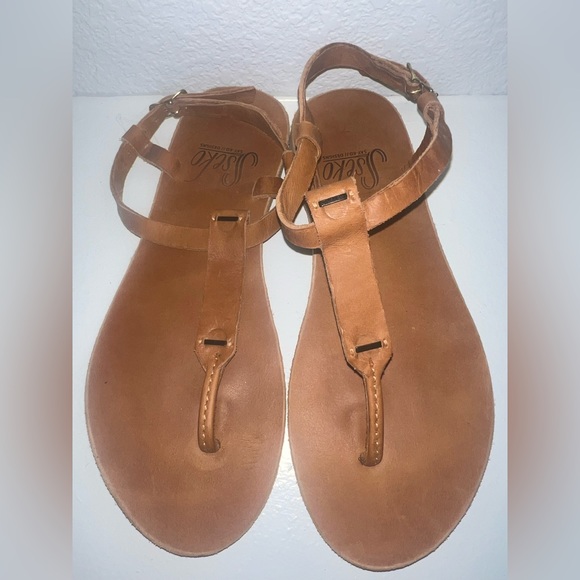 Sseko Leather Sandals - Picture 3 of 3